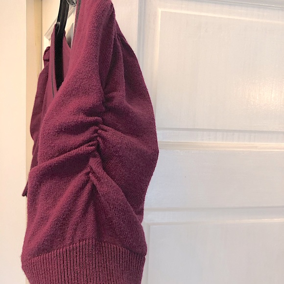 Plum colored sweater - Size -M - Picture 4 of 7